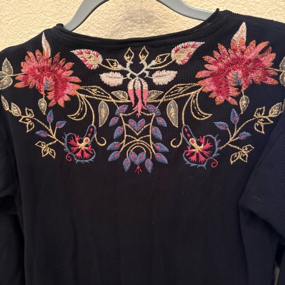 Johnny Was Black Floral Embroidery Thermal Long Sleeve Top Size S/M - Picture 5 of 7